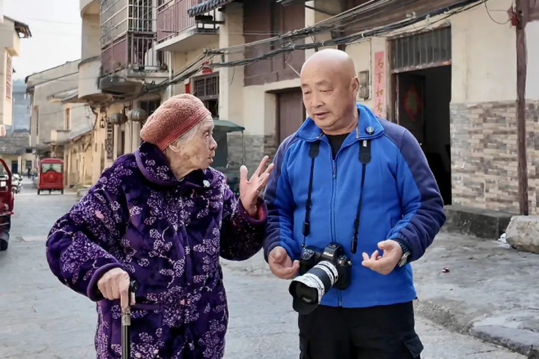 DƬ
